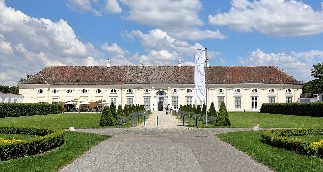 Das Gebäude der Porzellanmanufaktur im Augarten